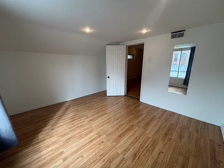 1116 W Grand Ave #3 — Photo 1