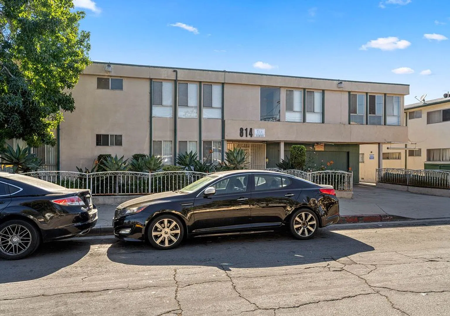 814 Victor Ave — Photo 3