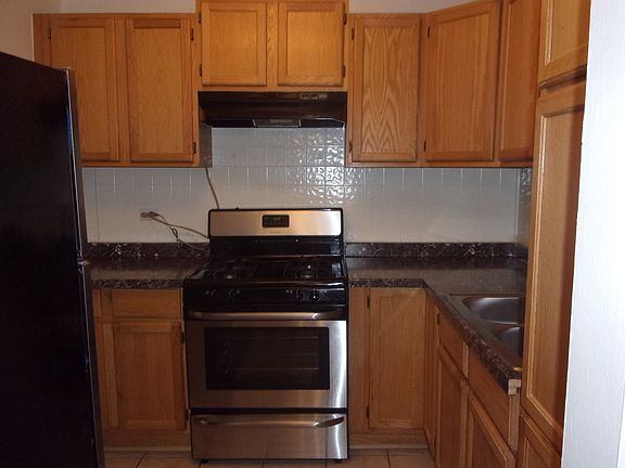2nd image of 9S040 Lake Dr APT 106