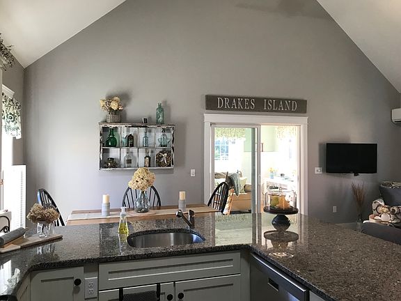 3rd image of 91 College Dr Unit 39
