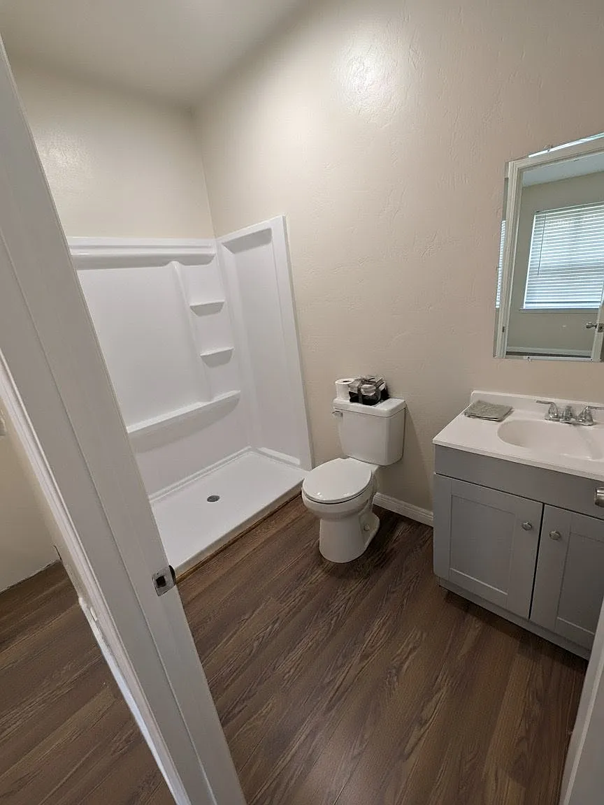 2 bed, 420 sqft, $1,400 — Photo 4