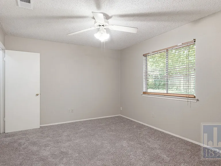 9002 Marsh Dr — Photo 8