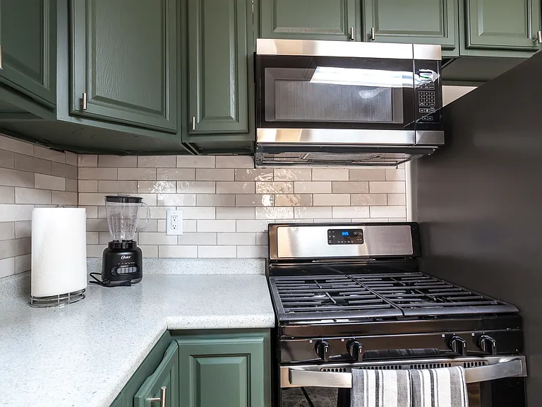 2548 Jefferson Ave — Photo 12
