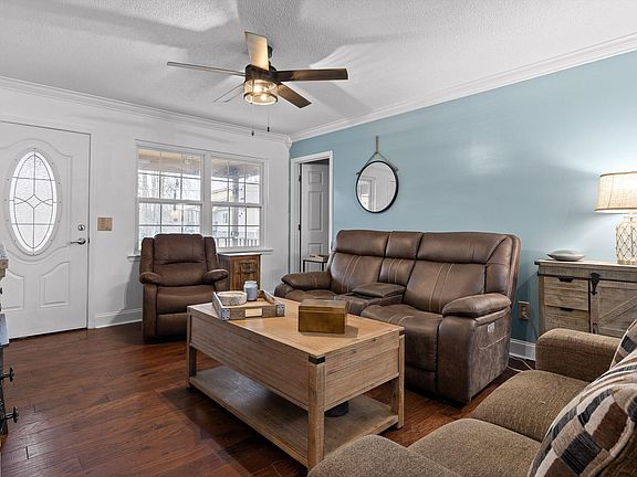 2nd image of 70 Pinoak Rd