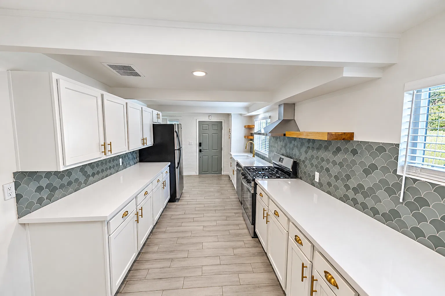 4 bed, 2.0 bath, 1639 sqft, $2,395 — Photo 4