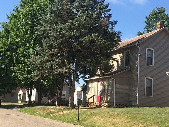 3rd image of 127 Grandview St