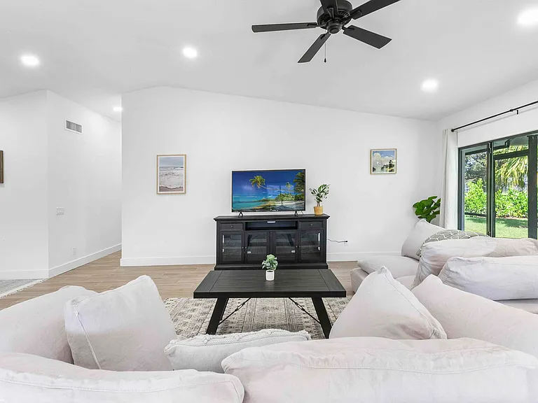 13781 Barberry Dr — Photo 6