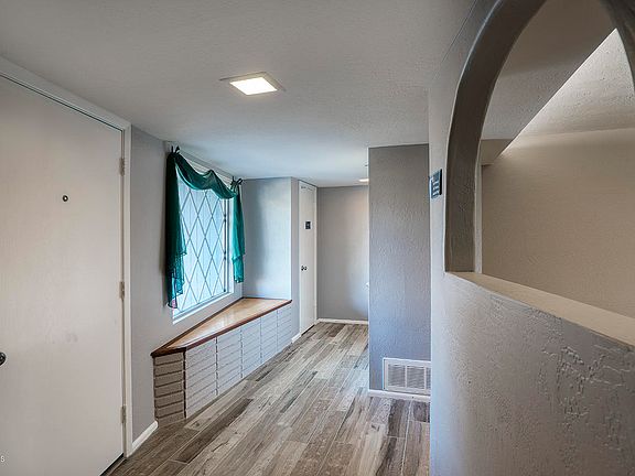 3rd image of 103 E Palmcroft Dr