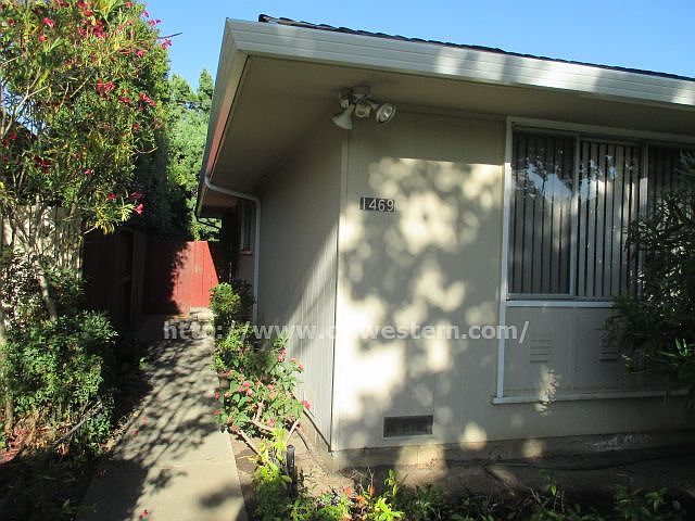 1st image of 1469 Merry Ln