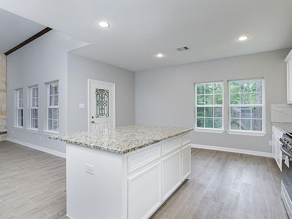 3rd image of 1400 River Oaks Dr