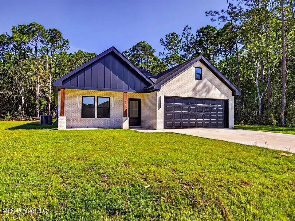 1st image of 3411 Raintree Dr