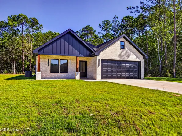 3411 Raintree Dr, Gautier, MS 39553