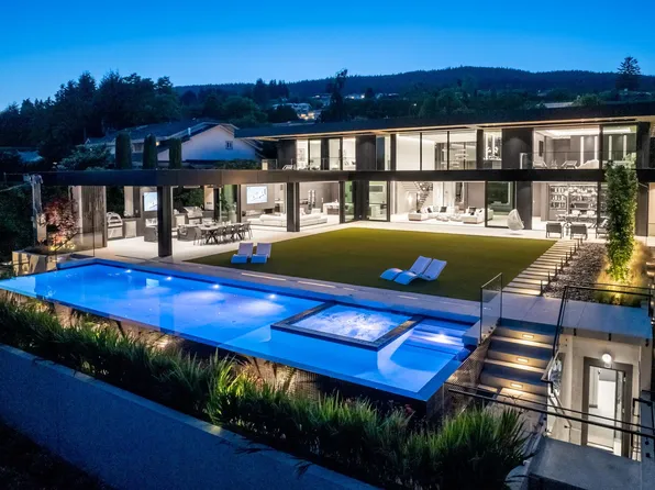 690 Knockmaroon Rd, West Vancouver, BC V7S 1R6