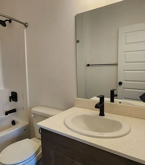 Ames Creek Apartments — Photo 28