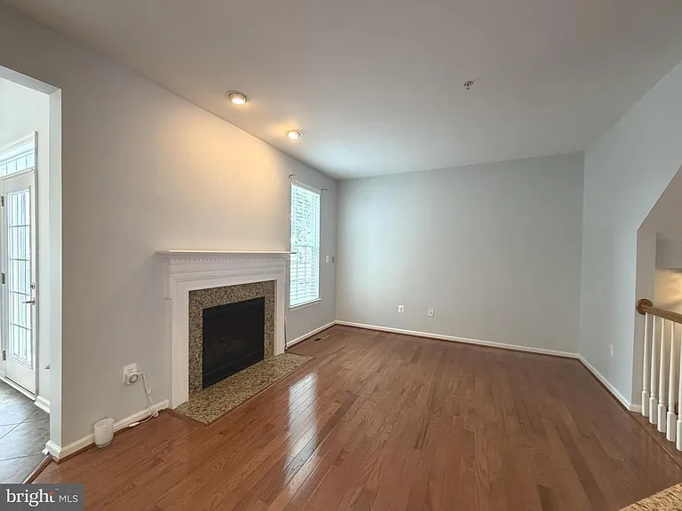 2911 Lomond Pl — Photo 5