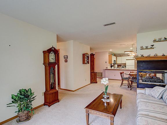 3rd image of 18675 Brookfield Lake Dr