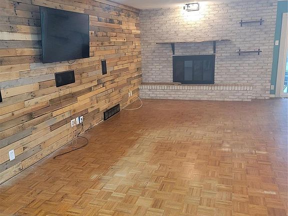 2nd image of 21 Vicksburg Cir
