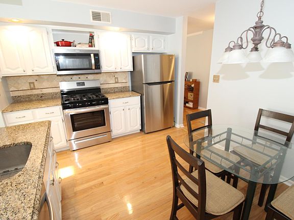 4th image of 11 Heritage Dr