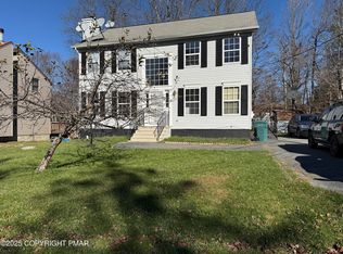 9043 Idlewild Dr, Tobyhanna, PA 18466