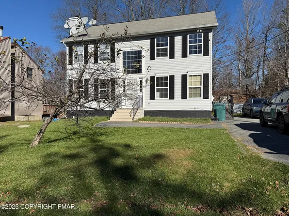 9043 Idlewild Dr, Tobyhanna, PA 18466