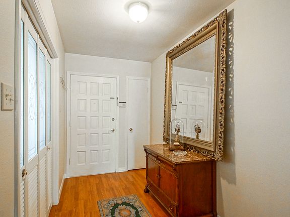 4th image of 887 Martin Behrman Ave