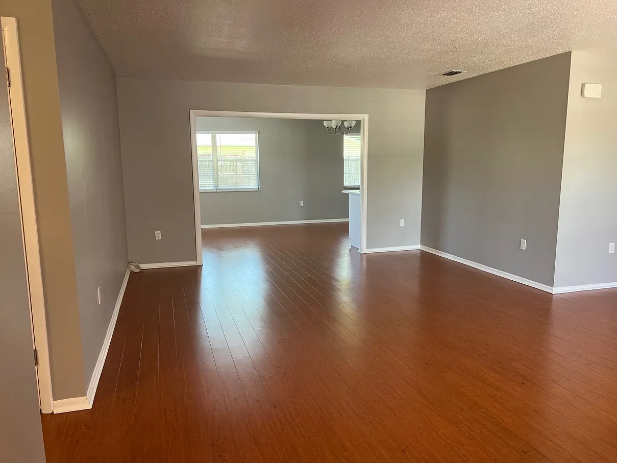 3 bed, 2.0 bath, 1671 sqft, $2,400 — Photo 4
