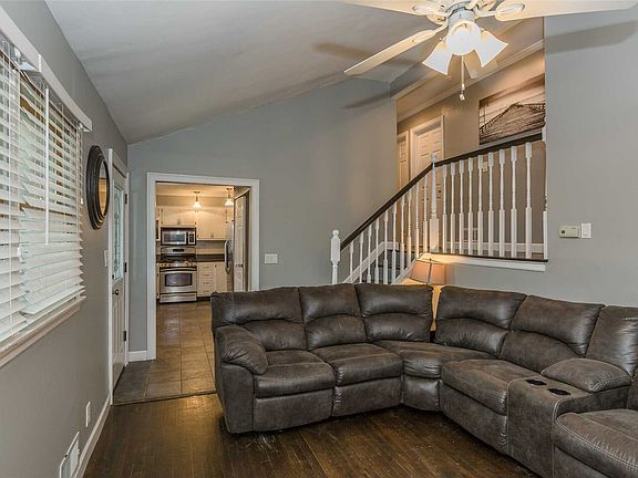 2nd image of 38 Glenda Dr