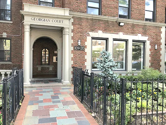 Rented by 18 REALTY | media 11