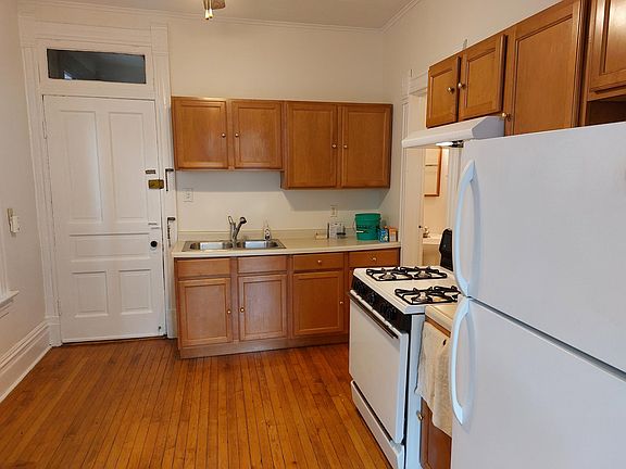 5th image of 1031 N Honore St APT 1R