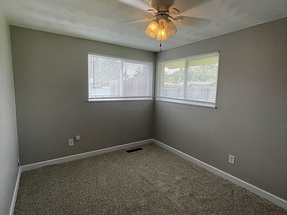 3rd image of 1377 S Maple Ave
