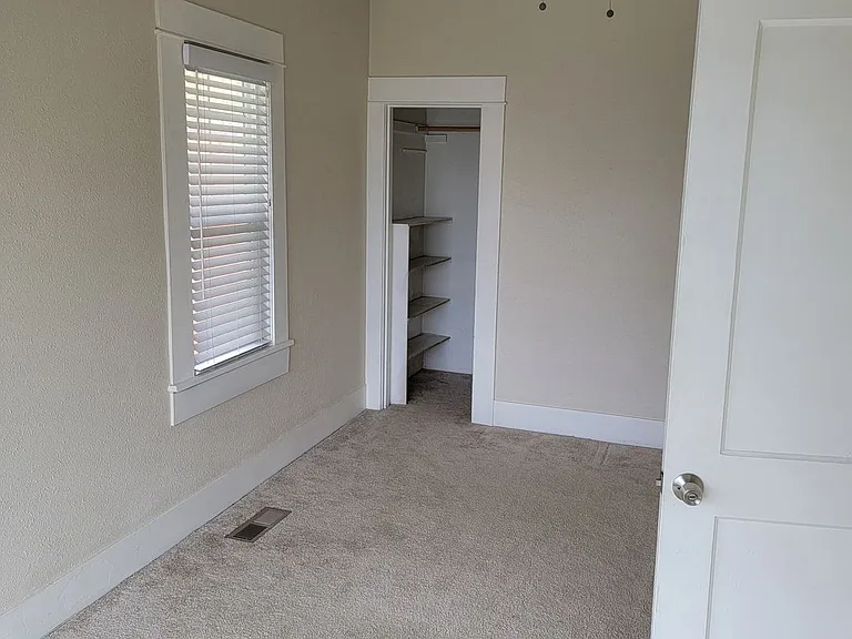 890 SE Ireland St — Photo 3