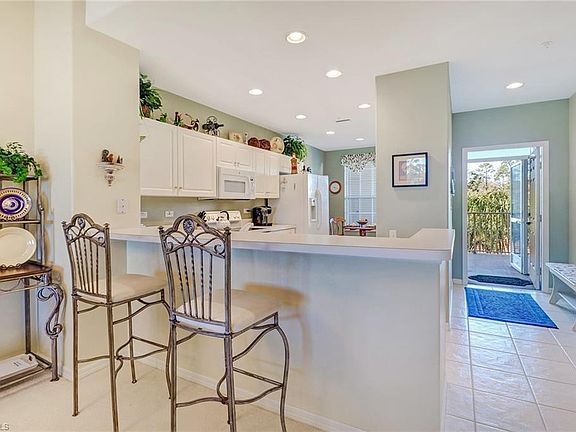 2nd image of 8241 Parkstone Pl #5-306