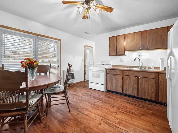 3rd image of 709 Clifty Falls Ln