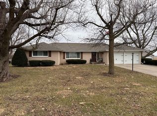 210 S Oppyville Rd, Watseka, IL 60970