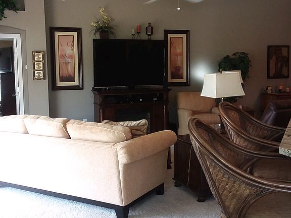living area from lanai 