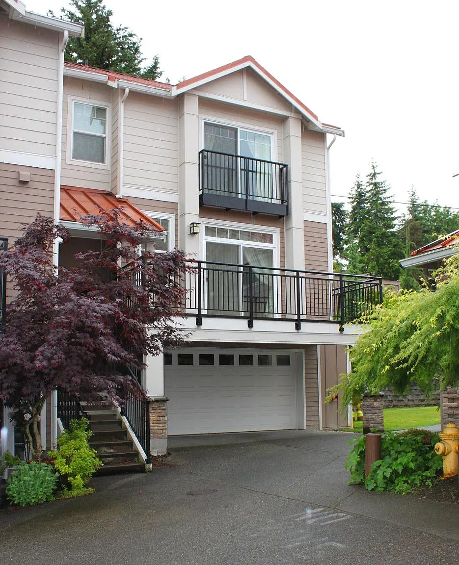3 bed, 2.5 bath, 1698 sqft, $3,200 — Photo 1