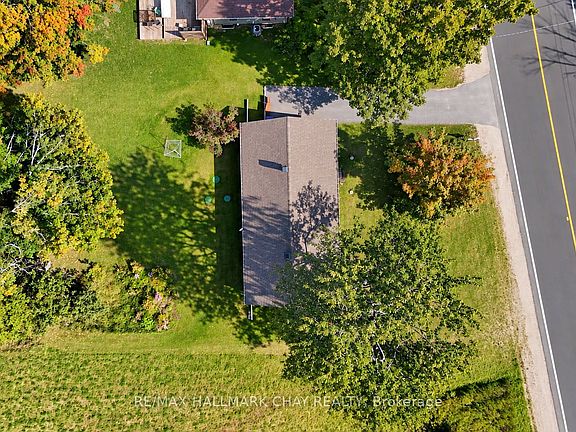5th image of 1402 Ridge Rd E