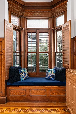 Sold by Sotheby's International Realty | media 10