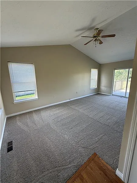 3 bed, 2.5 bath, 1400 sqft, $1,795 — Photo 3