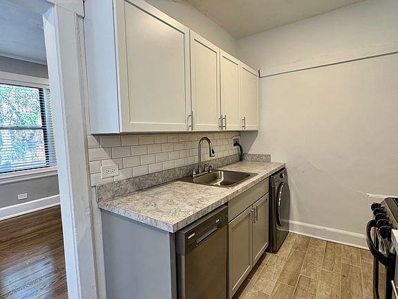 2nd image of 1009 W Oakdale Ave APT 3