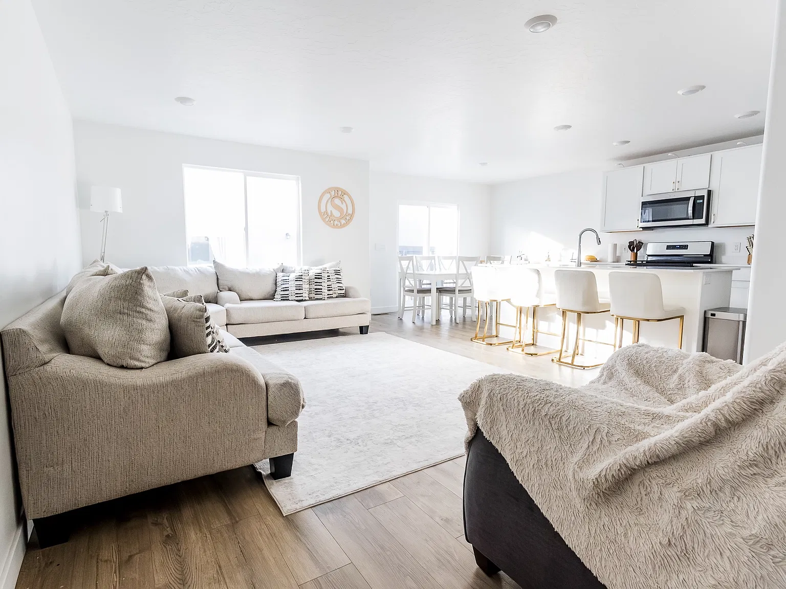 4 bed, 2.5 bath, 2300 sqft, $2,350 — Photo 4