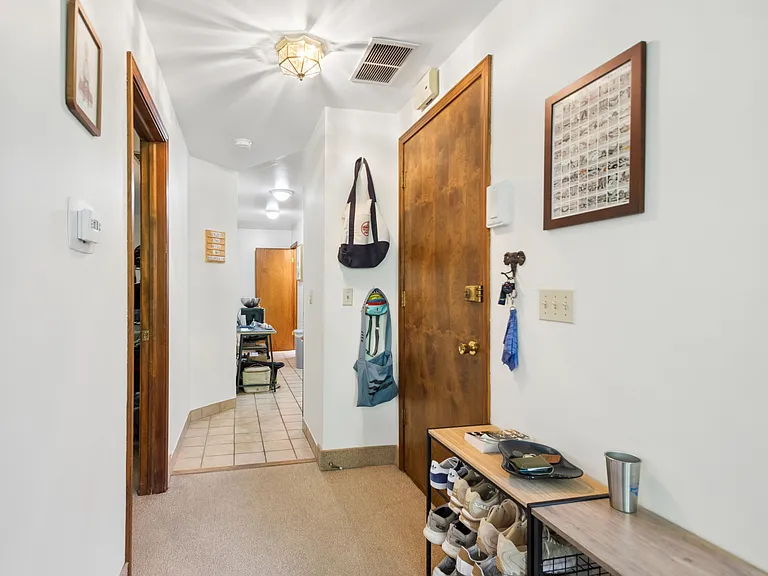 1413 W Oakdale Ave #3F — Photo 2