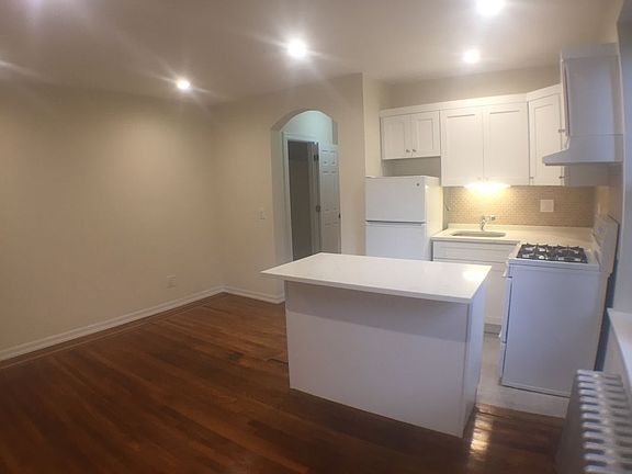 5th image of 3752 62nd St APT 1A