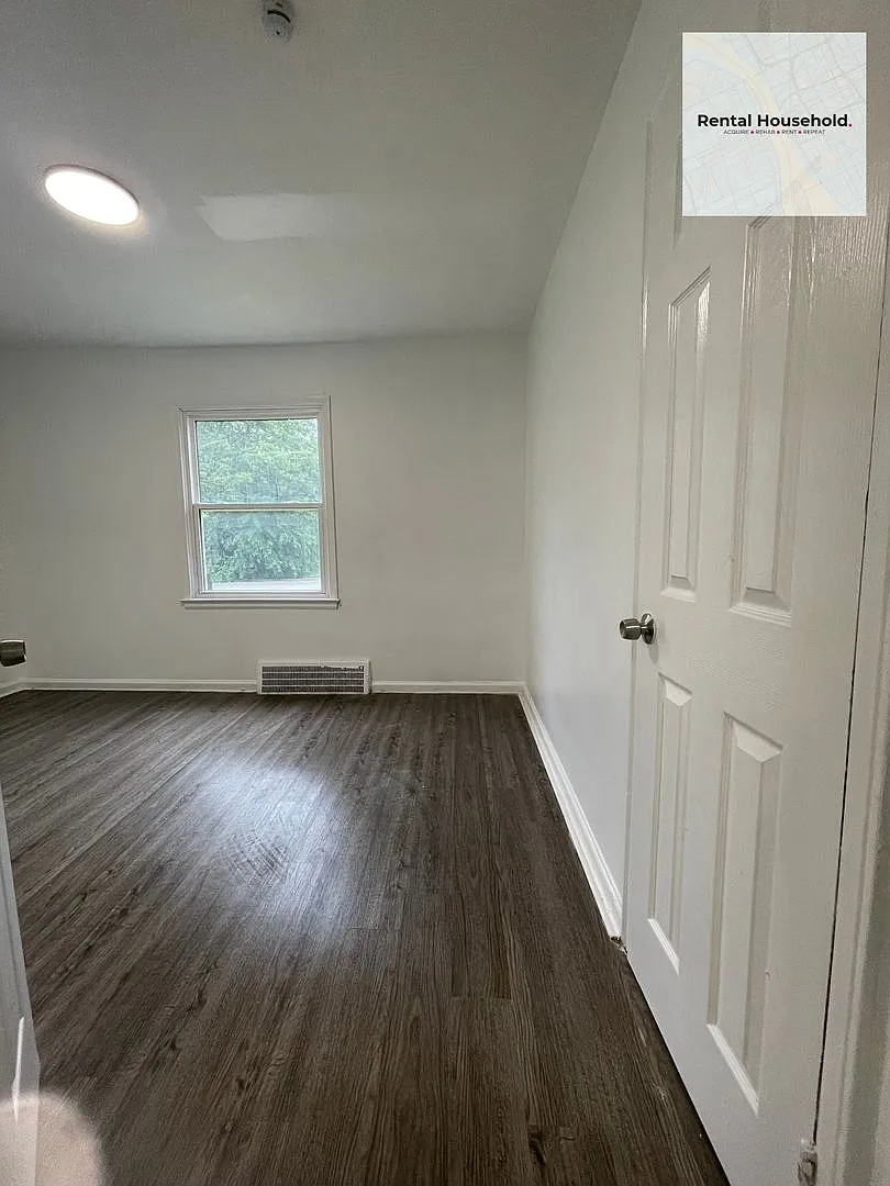Recently Updated 3 Bedroom Single Family Home-Move-In Ready — Photo 4