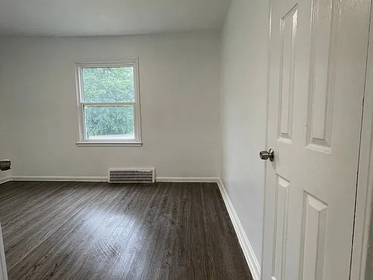 18601 Pembroke Ave — Photo 4