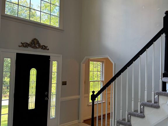 3rd image of 102 Creek Point Cir