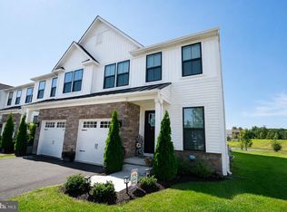 14 Cinnamon Ln, Mount Laurel, NJ 08054