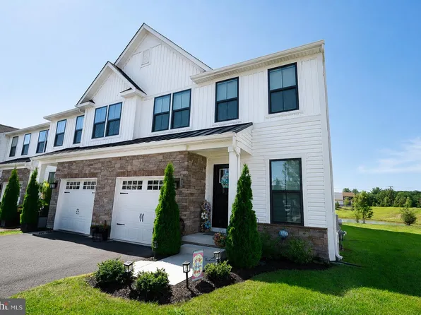 14 Cinnamon Ln, Mount Laurel, NJ 08054