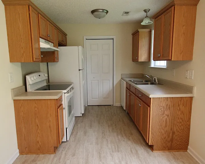 1258 Camellia Ct — Photo 4
