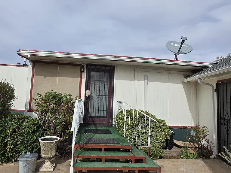 2260 E Hearne Ave #B — Photo 6